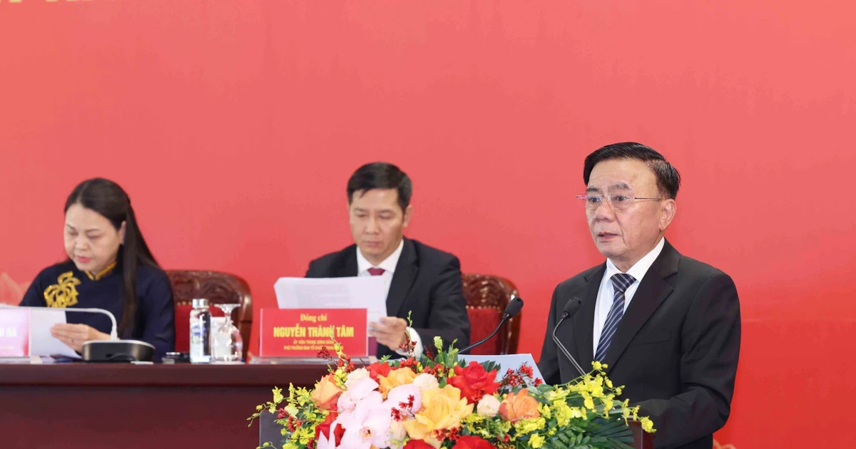 Permanent du Secrétariat du Comité central du Parti, Tran Cam Tu, prend la parole. Photo : VNA.