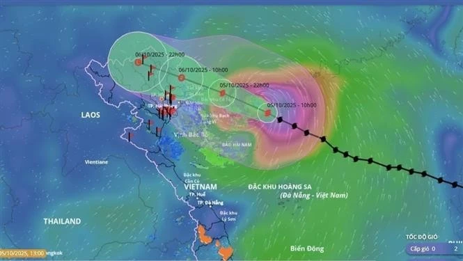 Le typhon Matmo, onzième tempête en Mer Orientale, devrait frapper Quang Ninh dans la nuit du 5 octobre. Photo : Screenshot.