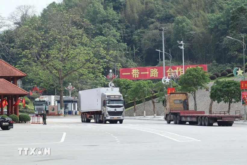 Ces dernières années, la coopération entre le Vietnam et la Chine pour développer des "postes-frontières intelligents" est devenue un axe stratégique. Photo : VNA.