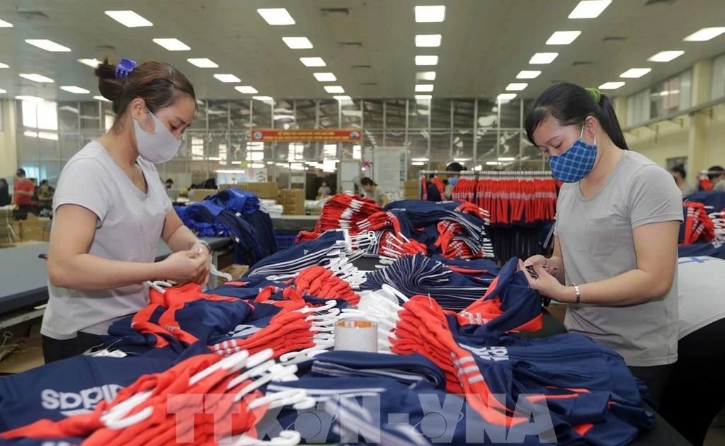 Production du textile-habillent pour l'exportation vers l'UE chez la société du textile Thai Nguyen. Photo : VNA.