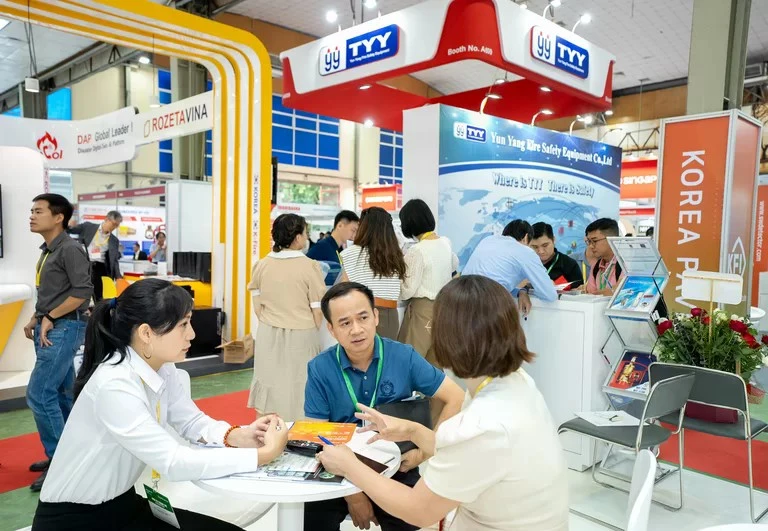 447 consultations commerciales sont menées entre les exposants sud-coréens et des acheteurs vietnamiens. Photo : Secutechvietnam. 