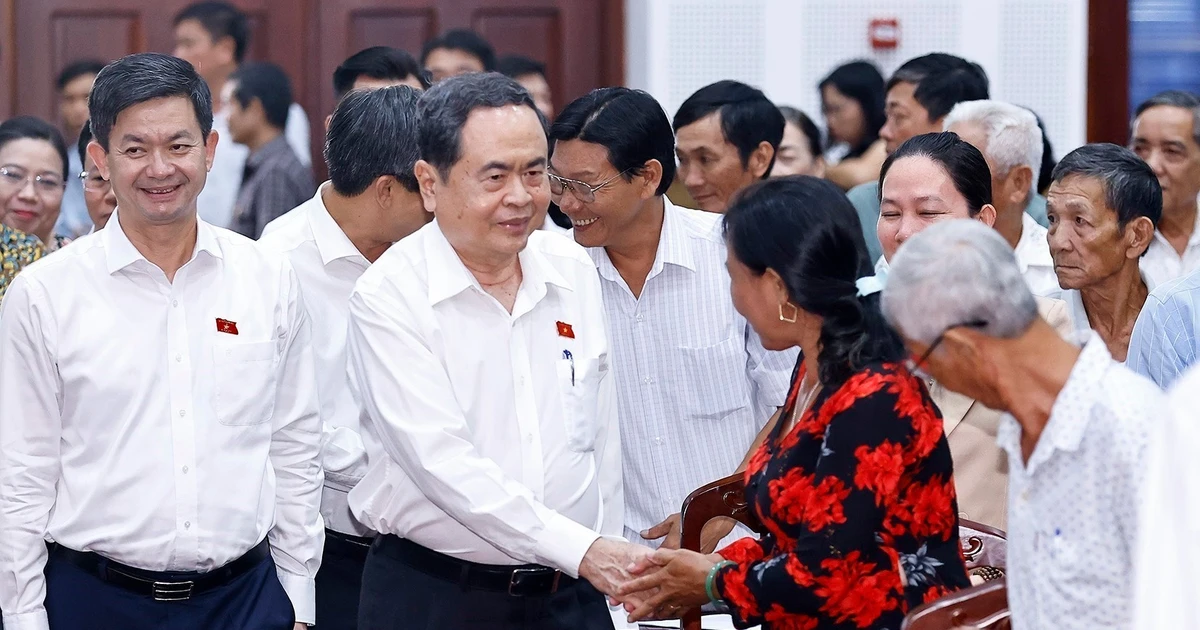 Le président de l’Assemblée nationale (AN), Trân Thanh Mân, rencontre les électeurs de la ville de Cân Tho. Photo : VNA.