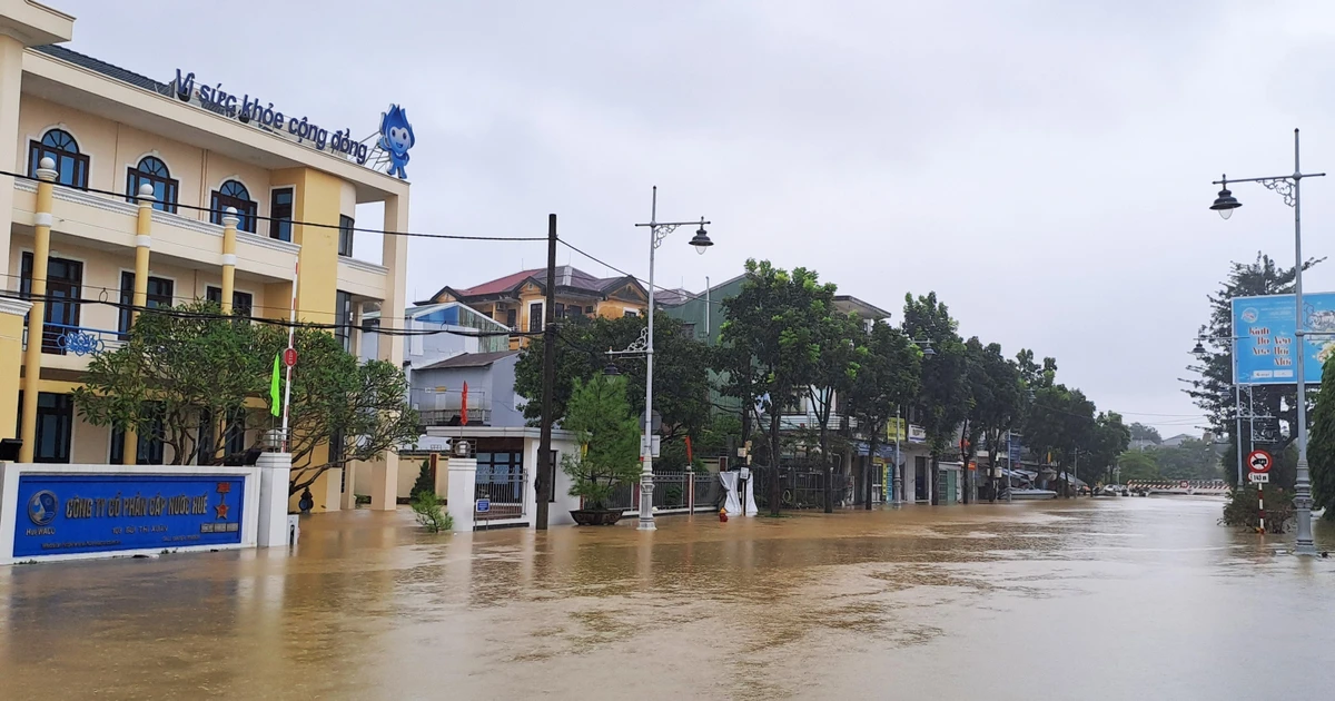 Un quartier de la ville de Hue est innondé. Photo : VNA.