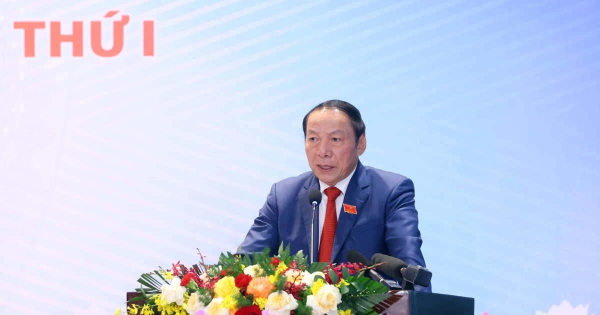 Nguyen Van Hung, chef de la Commission de la sensibilisation, de l’éducation et de la mobilisation des masses du Comité du Parti du Gouvernement et ministre de la Culture, des Sports et du Tourisme, à la conférence de presse du premier Congrès de l’organisation du Parti du Gouvernement pour le mandat 2025-2030. Photo : VNA. 