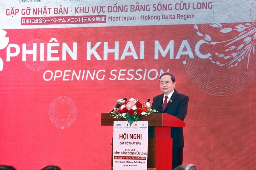 Le président de l'AN du Vietnam, Tran Thanh Man, s'exprime lors de l'événement « Rencontre Japon – Région du delta du Mékong » à Can Tho, le 8 août. Photo : VNA.