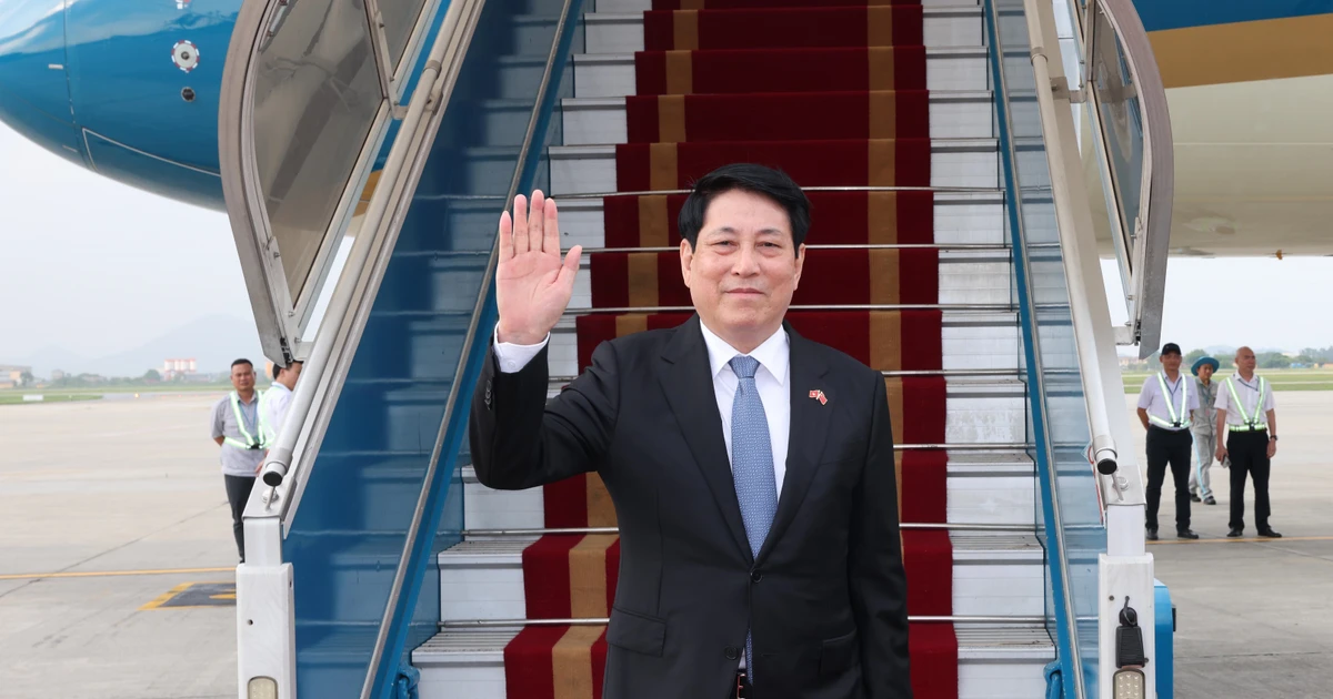 Le président Luong Cuong quite Hanoï pour aller assister à la célébration des 80 ans de la victoire contre le fascisme en Chine. Photo : VNA. 