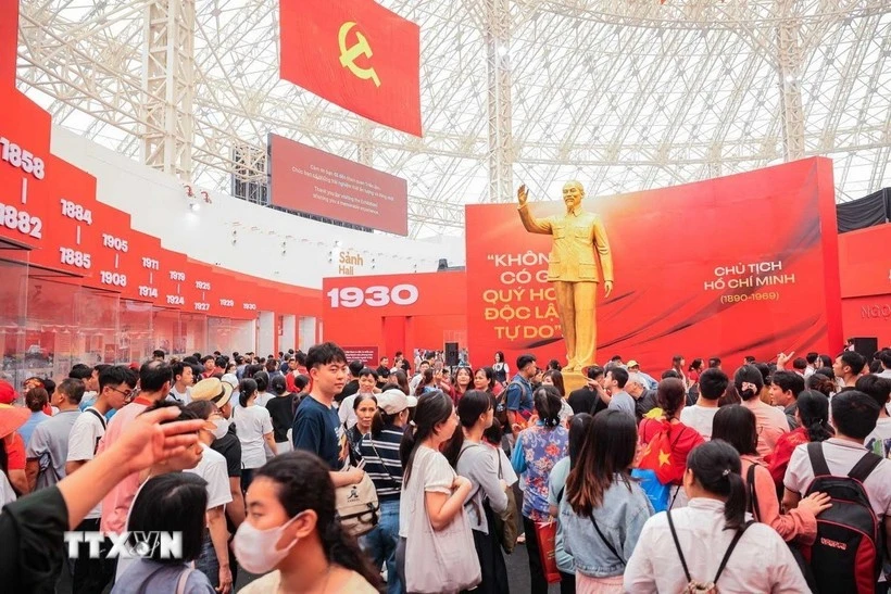 L'Exposition des réalisations nationales, qui s'est tenue à Dông Anh, a accueilli à elle seule environ 1,2 million de visiteurs en seulement trois jours. Photo : VNA. 