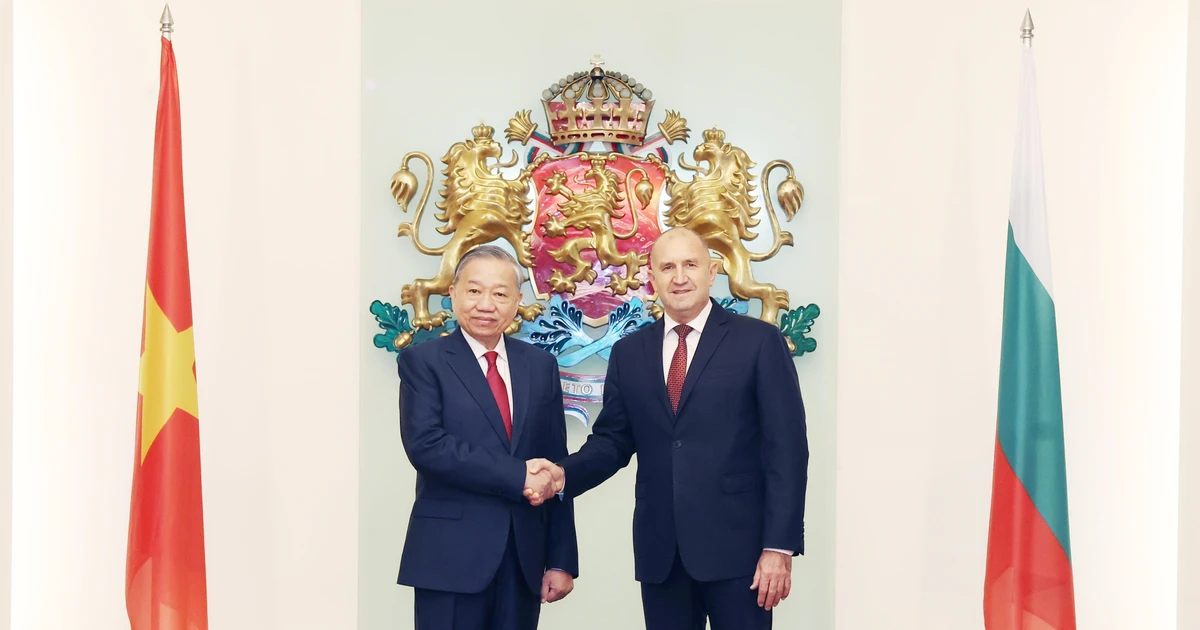 Le secrétaire général du Parti communiste du Vietnam (PCV), To Lam (gauche), et le président bulgare, Rumen Radev. Photo: VNA 