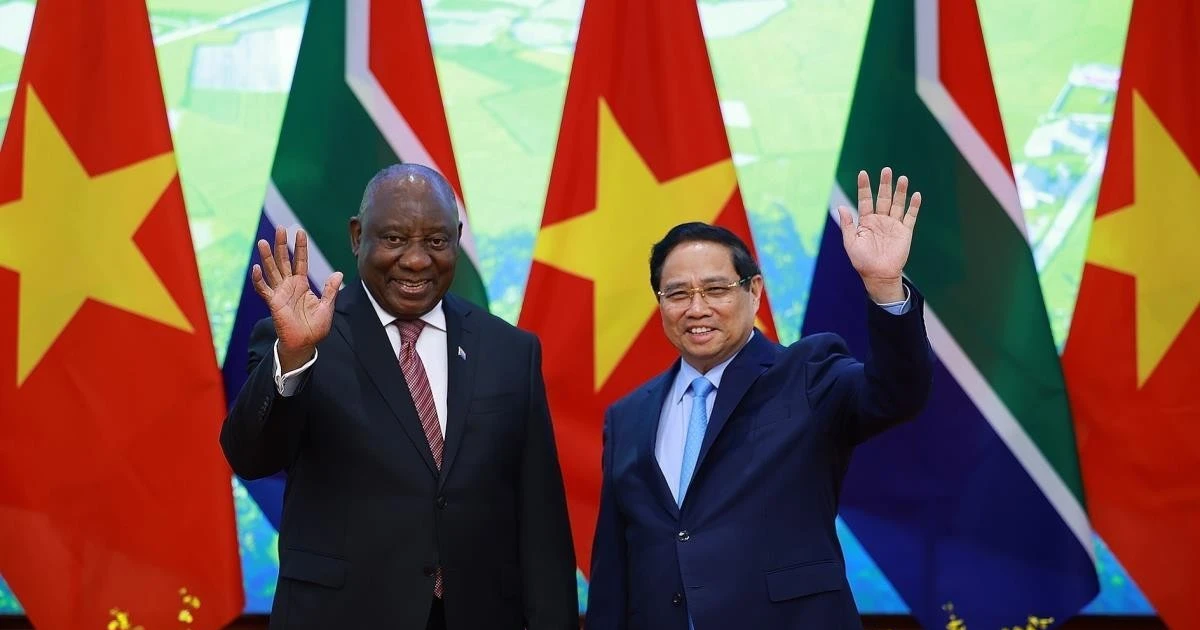 Le Premier ministre Pham Minh Chinh (droite) et le président sud-africain Matamela Cyril Ramaphosa. Photo : VNA. 