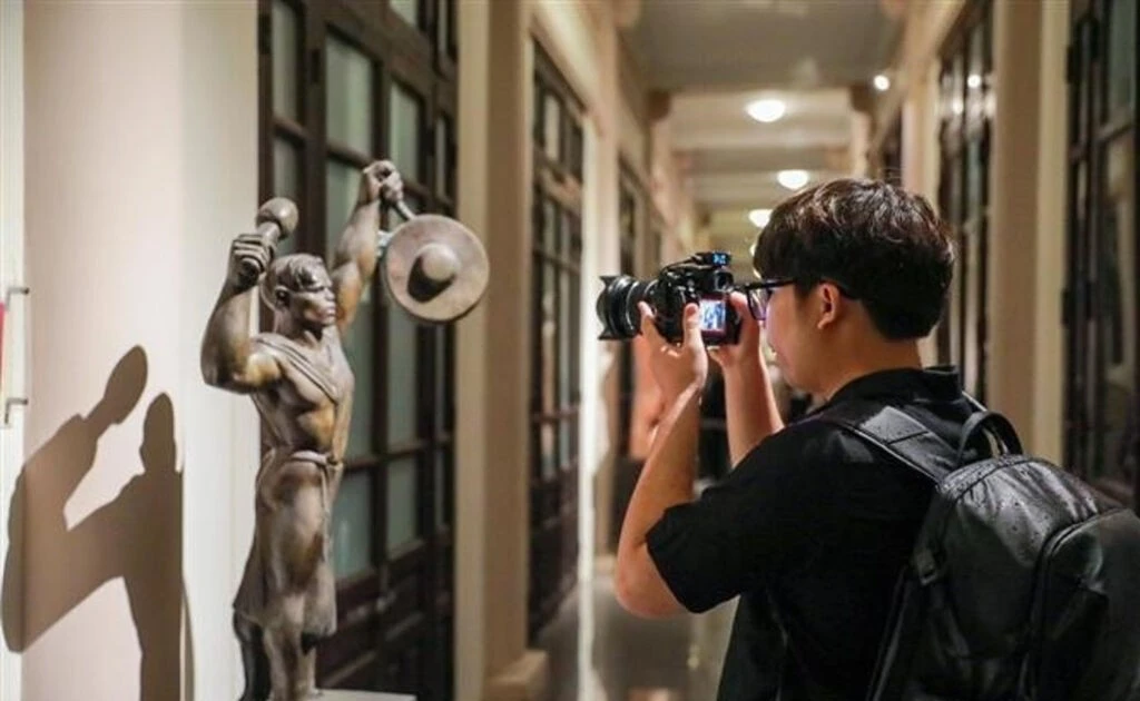 Les visiteurs pourront explorer les collections du musée à la nuit tombée et profiter d’un riche mélange d’art et d’expériences interactives. Photo: VNA 