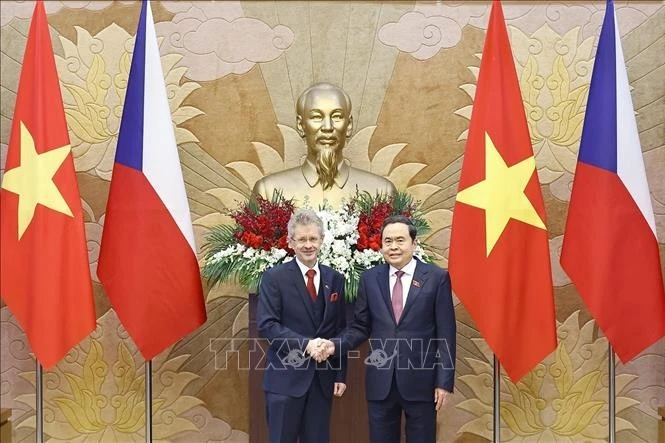 Le président de l'Assemblée nationale Trân Thanh Mân (à droite) et le président du Sénat du Parlement tchèque Milos Vystrcil. Photo : VNA.