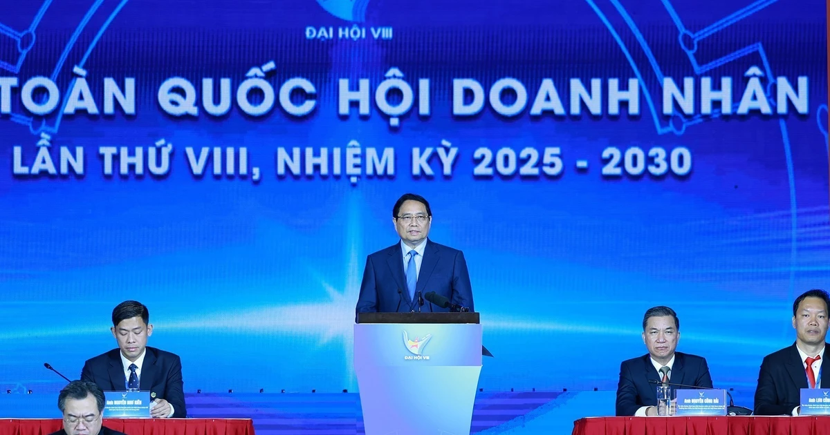 Le Premier ministre exhorte les jeunes entrepreneurs vietnamiens à l'intégrité et à l'innovation pour l'essor national. Photo : VNA 