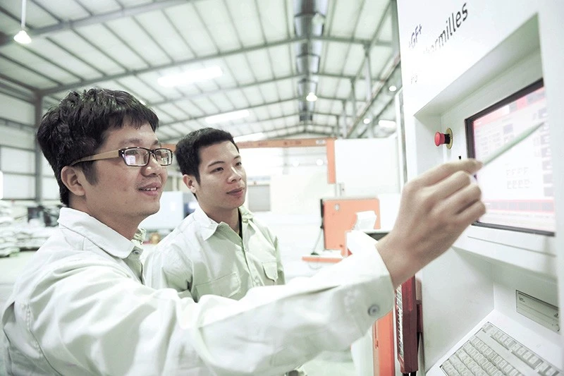 Le Vietnam s'apprête à déployer de politiques "hors-cadre" pour attirer les meilleurs experts en science et technologie. Photo : dautu.vn
