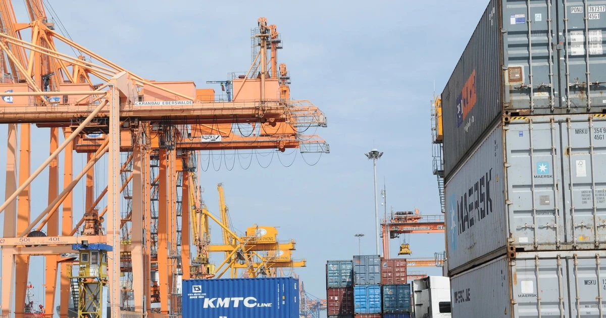 La valeur totale des échanges commerciaux du Vietnam atteint 470,63 milliards de dollars au 15 juillet 2025. Photo : VNA. 