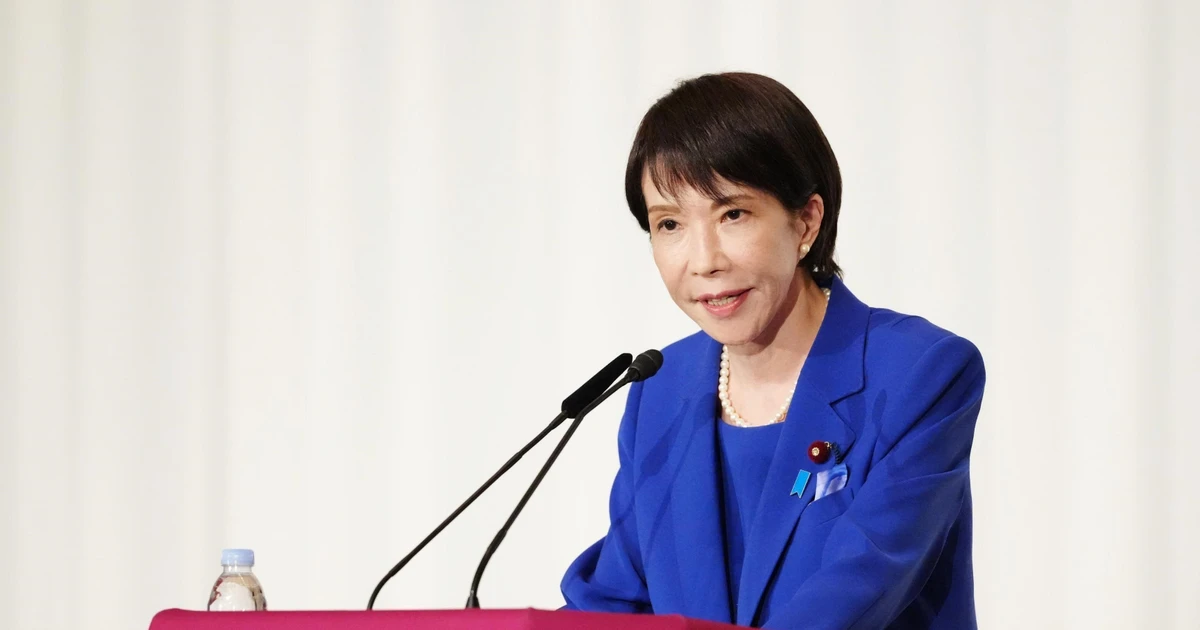  Takaichi Sanae s'exprime lors d'une conférence de presse au siège du Parti libéral-démocrate (PLD) au pouvoir à Tokyo, le 4 octobre 2025. Photo : Kyodo/VNA. 