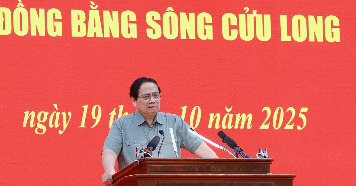 Le Premier ministre Pham Minh Chinh a présidé une réunion sur l'avancement des projets d'autoroutes dans le delta du Mékong. Photo: VNA 