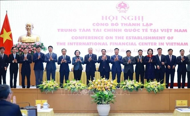 Lancement du Conseil de direction du Centre financier international au Vietnam, présidé par le vice-Premier ministre permanent Nguyen Hoa Binh. Photo : VNA.