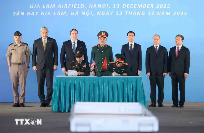 Cérémonie de signature pour le 171e rapatriement des ossements de militaires américains. Photo : VNA.