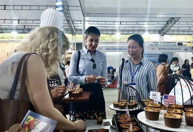 Des visiteurs à l'évènement « À la découverte de l’agriculture américaine ». Photo : VNA. 