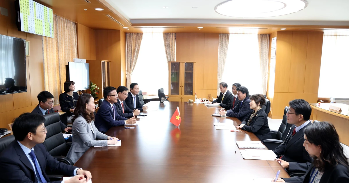 Rencontre entre le vice-Premier ministre Le Thanh Long et la ministre de l'Éducation, de la Culture, des Sports, des Sciences et des Technologies (MEXT), Abe Toshiko. Photo : VNA.