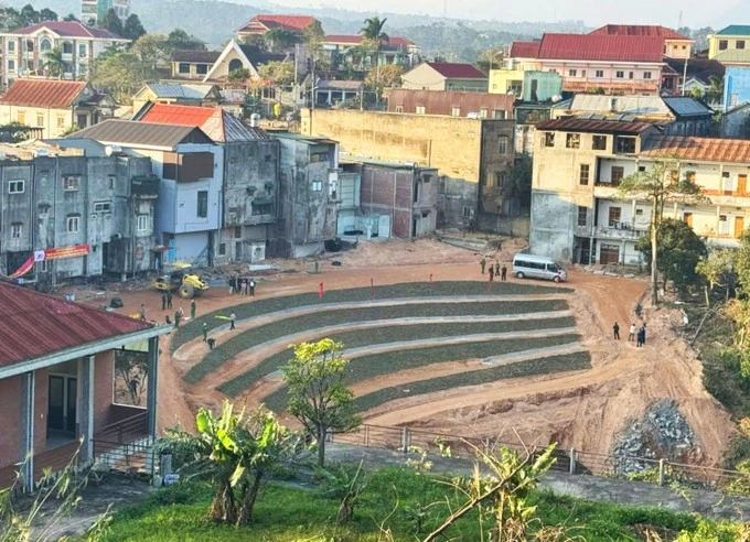 Le projet d'urgence de prévention des glissements de terrain dans la commune de Khe Sanh, province de Quang Tri, achevé dans le cadre de la « Campagne de Quang Trung », a apporté joie et enthousiasme à la population après des années d'inquiétude constante face aux glissements de terrain. Photo: VNA