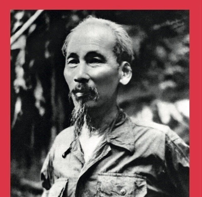 Les bulletins utilisés lors du Congrès comprenaient trois modèles illustrés par des affiches représentant le Président Hô Chi Minh et un autre portant une affiche montrant le peuple vietnamien engagé dans la production pendant la période de résistance contre l’agression étrangère, accompagnées des mentions « 80 ans de la Fête nationale du Vietnam » et « 33ᵉ Congrès nationaldu Parti communiste d’Uruguay (PCU) ».. Photo : VNA.