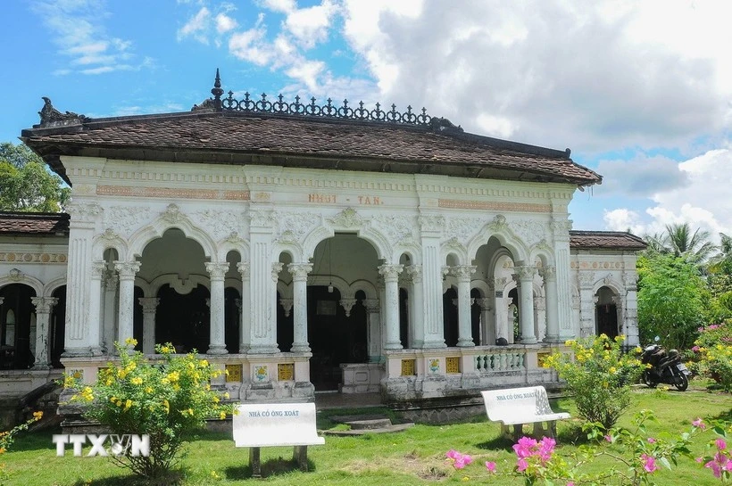 Les anciennes maisons du village de Dong Hoa Hiep présentent une harmonie architecturale mêlant styles oriental et occidental. Photo : VNA.