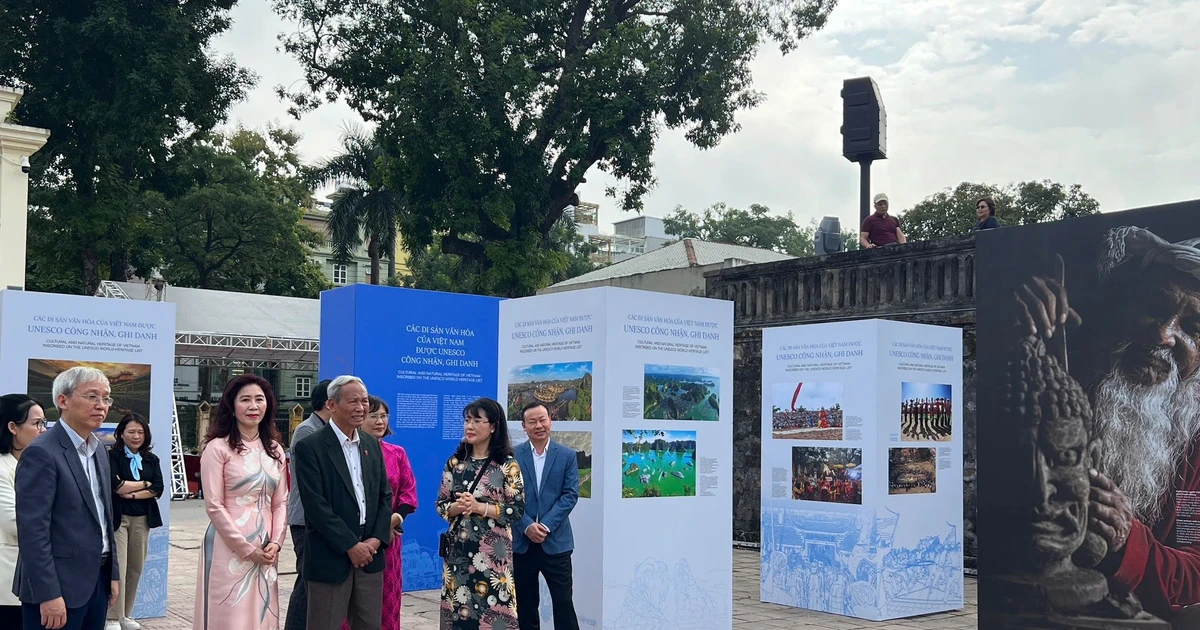 Délégués à l'exposition. Photo: baochinhphu.vn