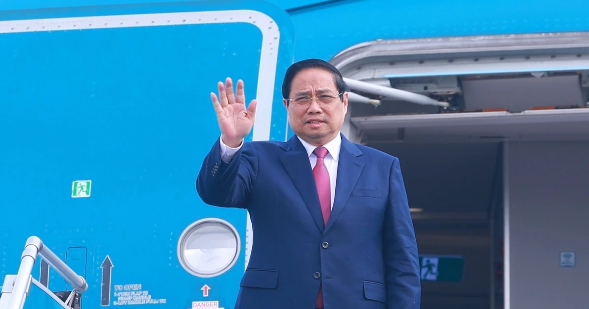 Le Premier ministre Pham Minh Chinh quitte Hanoï pour le Laos afin de participer à une Rencontre entre les deux Bureaux politiques Vietnam–Laos et de coprésider la 48ᵉ réunion du Comité intergouvernemental Vietnam–Laos, du 2 au 3 décembre, Photo : VNA. 