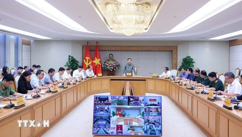 Le vice-Premier ministre Tran Hong Ha s'exprime lors d'une réunion tenue le matin du 20 juillet à Hanoï avec les ministères, secteurs et localités concernés pour faire face au typhon n°3. Photo : VNA. 