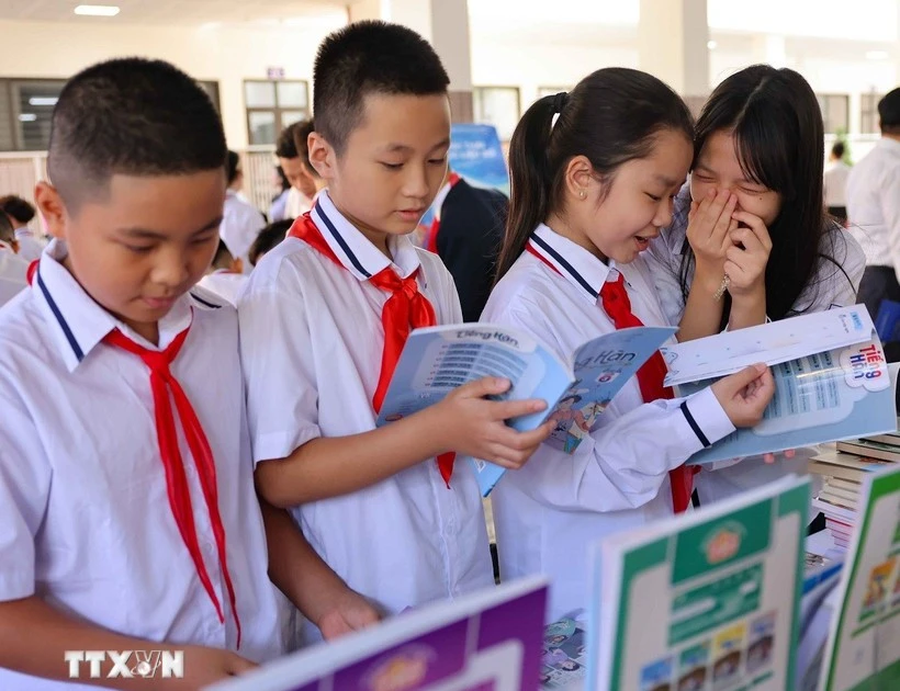 Des élèves de Hanoï à la cérémonie de lancement de la Semaine de l'apprentissage tout au long de la vie 2024. Photo : VNA.