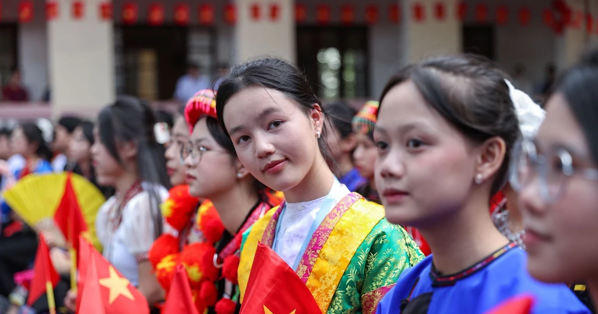 Formation des ressources humaines de haute qualité issues des minorités ethniques dans les secteurs et domaines clés. Photo : Vietnamnet.vn 