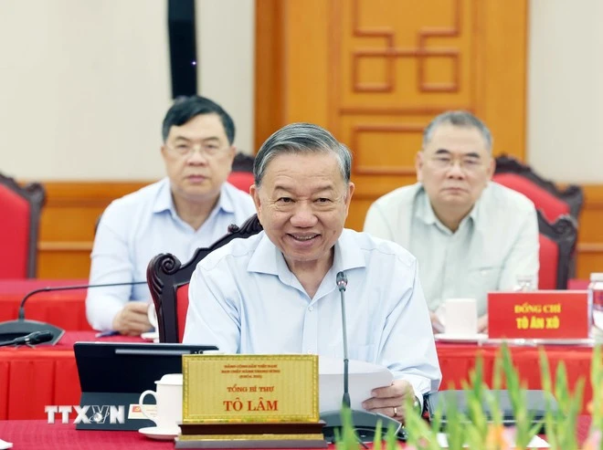 Le secrétaire général du Parti communiste du Vietnam, To Lam lors de la séance de travail avec Comité permanent du Comité du Parti de la Sécurité publique. Photo: VNA 