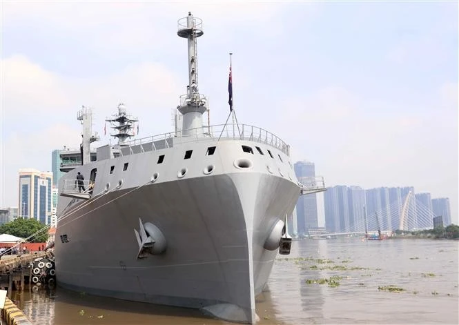 Le navire HMNZS Aotearoa accoste au port international de Nhà Rông-Khanh Hôi, à Hô Chi Minh-Ville. Photo : VNA 