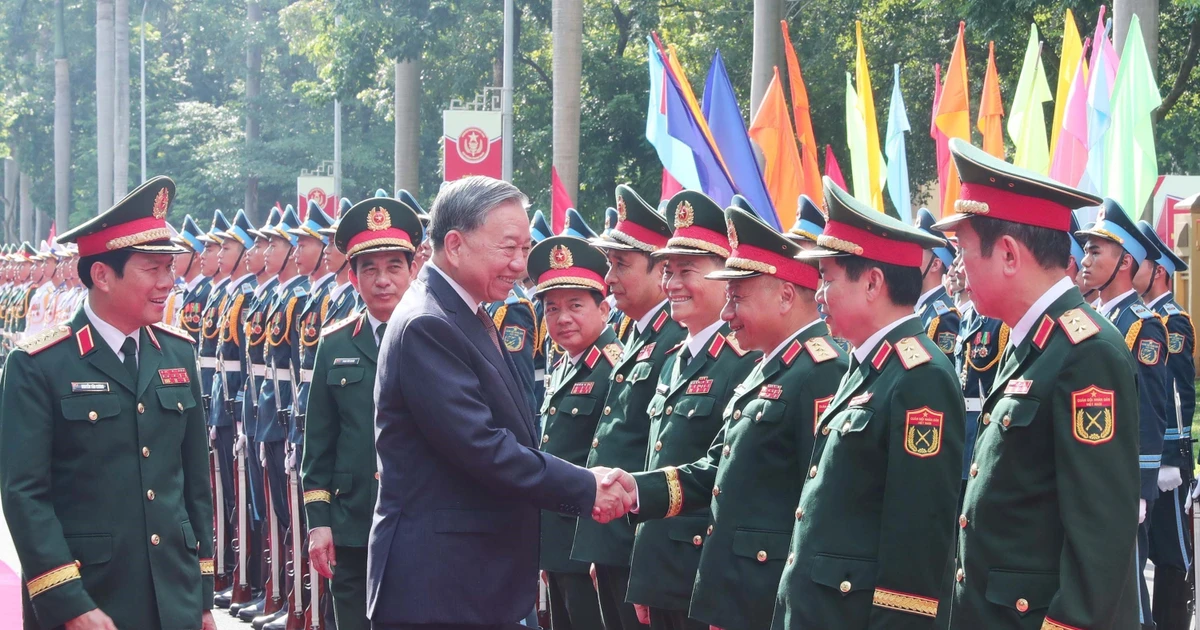 Le secrétaire général To Lam et des délégués lors de leur arrivée à la cérémonie, à Hanoi, le 6 septembre. Photo : VNA.