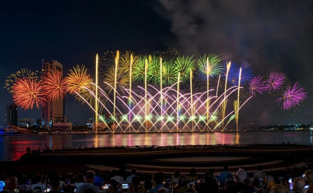 Inspirée par la beauté naturelle de Da Nang, le DIFF 2025 double non seulement son échelle, mais intègre également des technologies de performance de pointe. Photo : DIFF 2025.