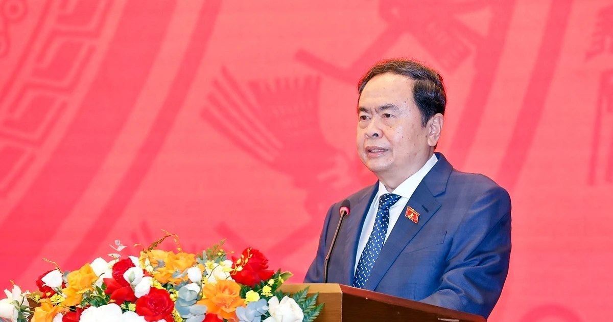 Le président de l’AN du Vietnam, Tran Thanh Man, s'exprime lors du Forum de l’AN sur les activités de surveillance. Photo : VNA.