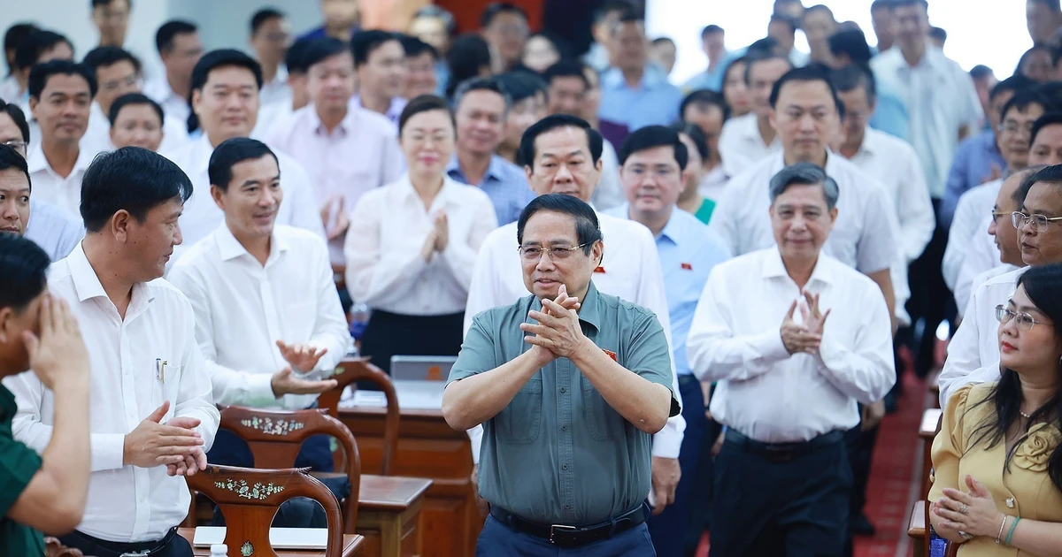 Le Premier ministre Pham Minh Chinh à son arrivée à la rencontre avec les électeurs de Can Tho, le 19 octobre. Photo : VNA. 
