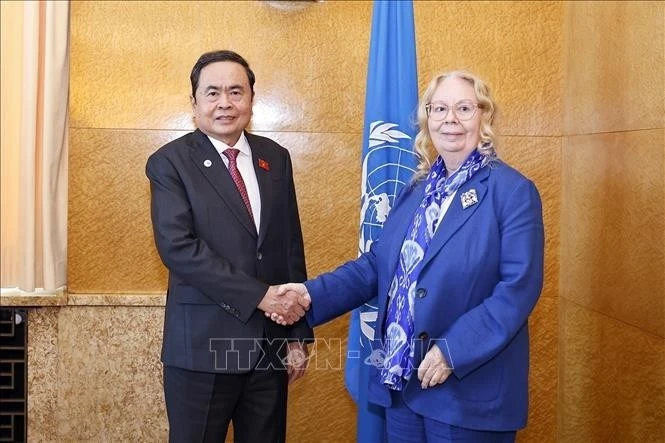 Le président de l’Assemblée nationale du Vietnam, Tran Thanh Man et la directrice générale de l’Office des Nations Unies à Genève, Tatiana Valovaya. Photo : VNA. 