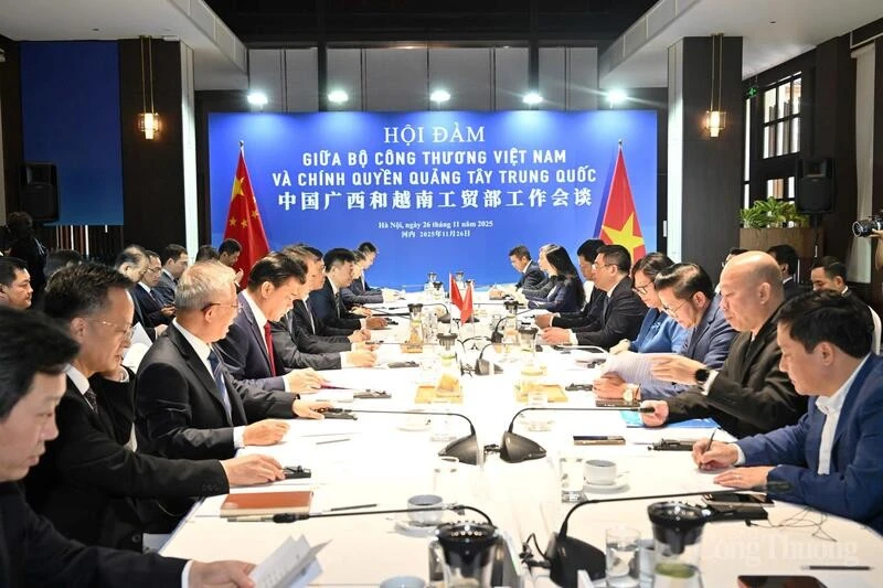 Vue de la conférence sur le commerce, la promotion des investissements et les relations d’affaires Vietnam-Chine (Guangxi), à Hanoi, le 26 novembre. Photo : VNA.