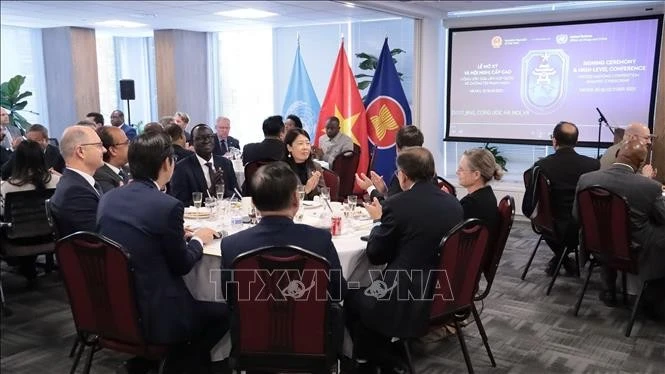 Vue de la table ronde. Photo: VNA 