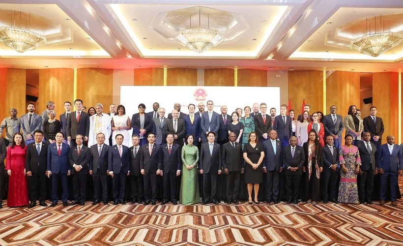 Lors de la cérémonie marquant le 50e anniversaire des relations diplomatiques entre le Vietnam et l'Angola (12 novembre 1975-2025). Photo : VNA. 