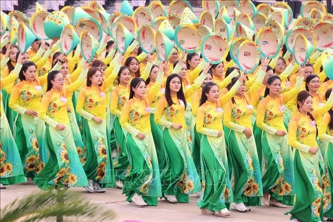 Défilé du contigent des femmes sur la place Ba Dinh, à Hanoi, le 2 septembre. Photo: VNA 