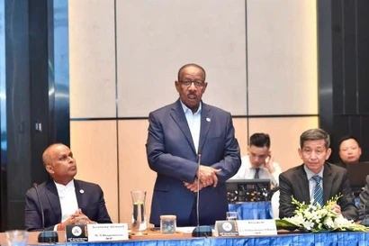 Le président de l’AAA, Dahlan Jumaan Al Hamad, salue le développement dynamique de l’athlétisme vietnamien. Photo: VNA