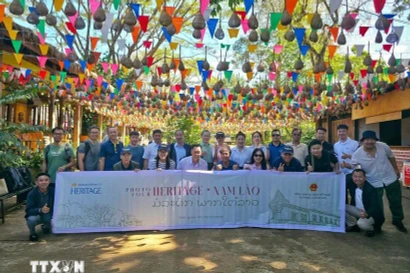 Des participants à « Photo tour ». Photo: VNA