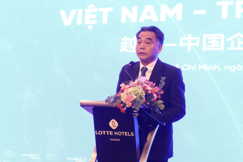 Le vice-président du Comité populaire de Hô Chi Minh-Ville, Nguyen Loc Ha, s'exprime au séminaire d’entreprises vietnamiennes et chinoises. Photo: VNA