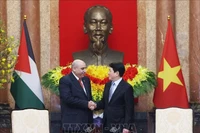 Le président Luong Cuong (droite) et le président de la Chambre des représentants de Jordanie, Mazen Turki El Qadi. Photo : VNA
