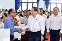 Le président de l'Assemblée nationale, Tran Thanh Man, rencontre des électeurs de Hô Chi Minh-Ville. (Photo : VNA)