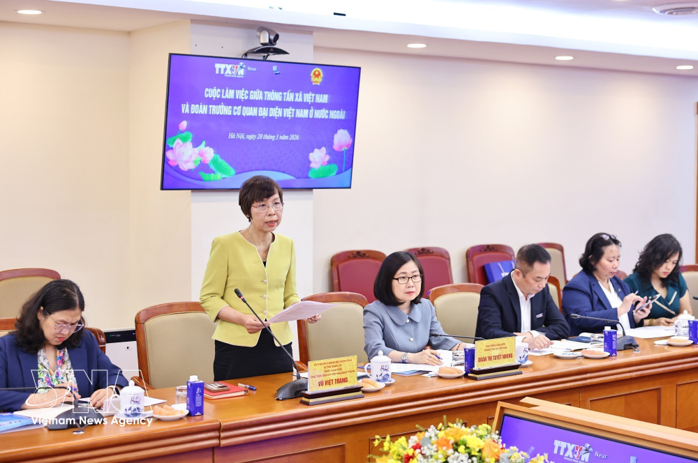 vnanet-lam-viec-voi-doan-truong-co-quan-dai-dien-viet-nam-o-nuoc-ngoai-8653316.jpg