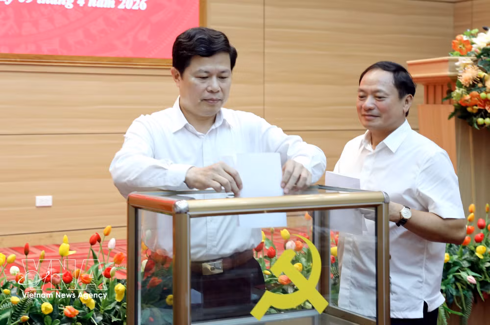 vnanet-potal-dong-chi-pham-quang-ngoc-duoc-bau-giu-chuc-bi-thu-tinh-uy-hung-yen-8691204.jpg